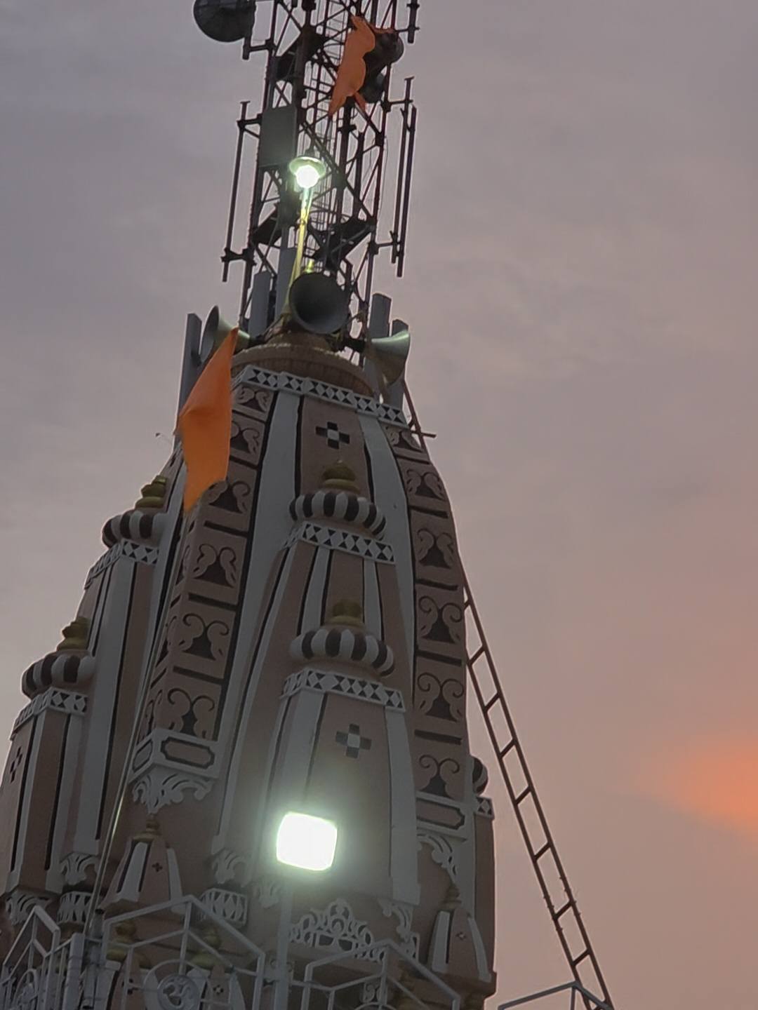 તા.૦૮-૦૬-૨૦૨૫ ના રોજ પરિવાર સાથે શનિદેવ મહારાજના દર્શનનો લાભ લીધો.